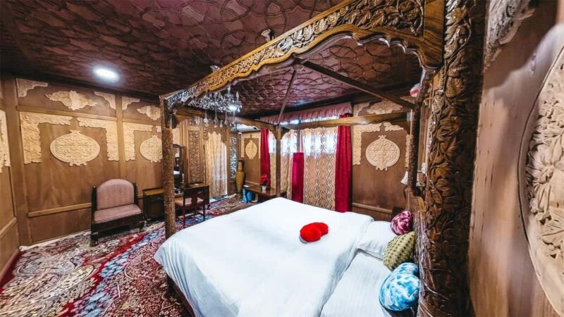 Essence of Kashmir 5 days 4 Night Accommodation With Tours - Discovering Kashmir: A Practical Overview  