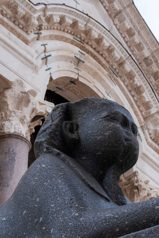 essential-diocletians-palace-tour-group-selfie-time