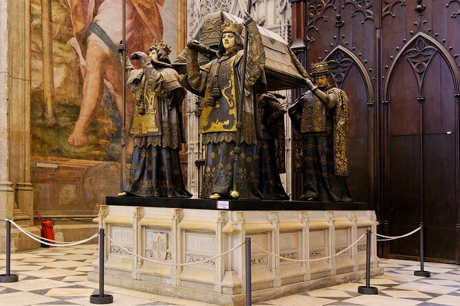 essential-monumental-guided-tour-in-seville