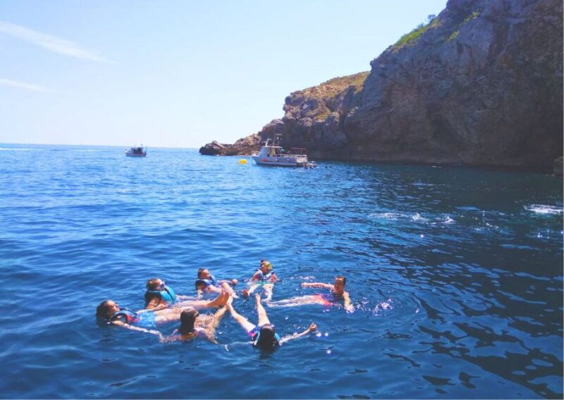 estartitboat-trip-around-medes-island-and-swim-in-the-coast