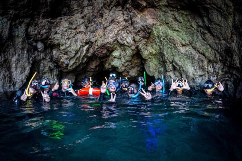 estartitboat-trip-around-medes-island-and-swim-in-the-coast