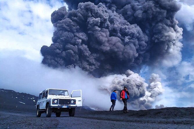 etna-excursion-3000-meters-with-4x4-cable-car-and-trekking