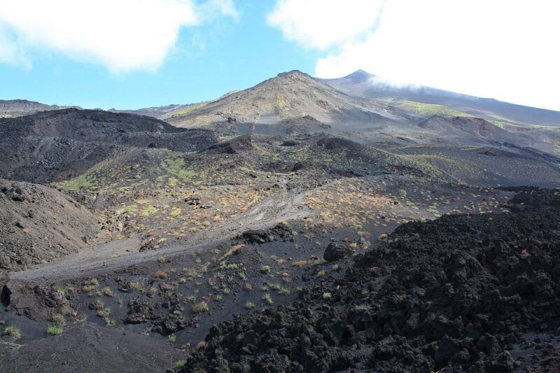 etna-sud-trekking-at-high-altitude