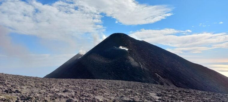 etna-the-path-among-the-lavas-trekking-on-mount-etna-at-3000-m