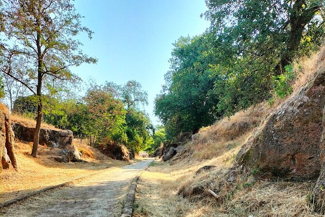etruscan-countryside-lake-and-fortress-tour-from-civitavecchia