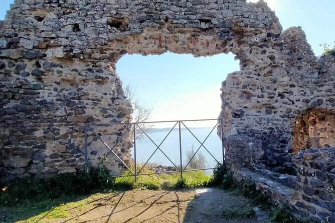 etruscan-countryside-lake-and-fortress-tour-from-civitavecchia