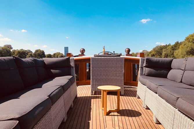 evening-aperitif-tour-aboard-the-motor-yacht-fitzgerald