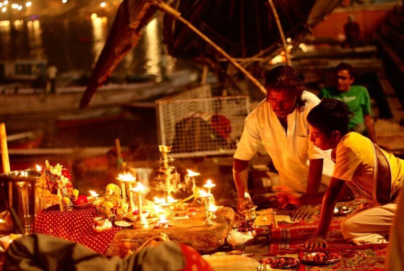 Evening Boat Ride - An In-Depth Look at the Evening Boat Ride in Varanasi