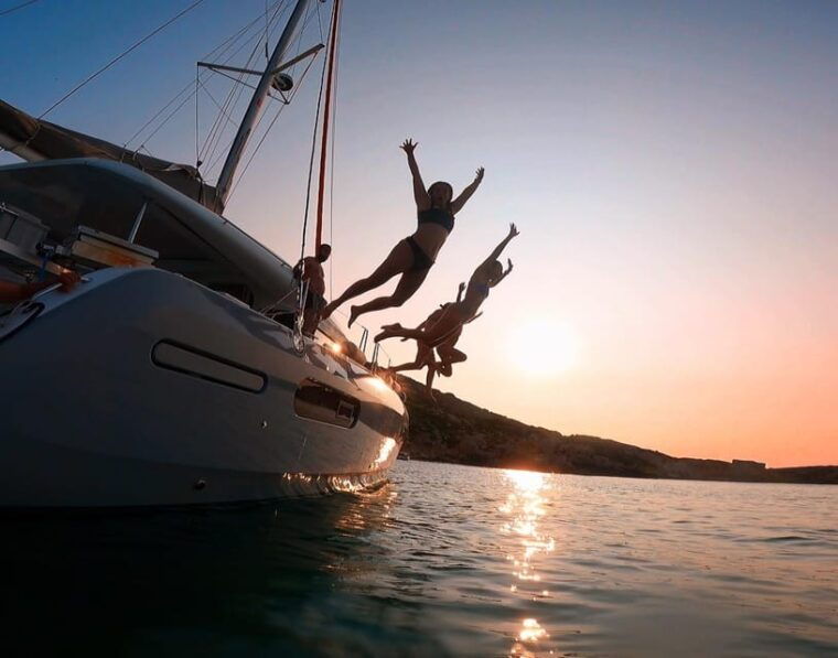evening-catamaran-charter