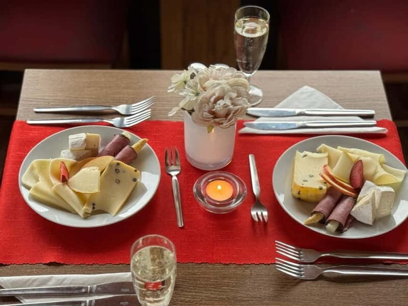 Evening cruise through Prague with buffet dinner - Who Will Enjoy This Cruise?