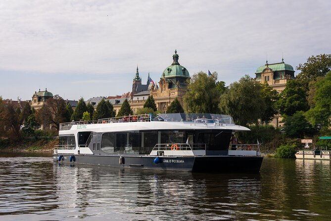 evening-eco-cruise-with-a-glass-of-prosecco-in-bohemia