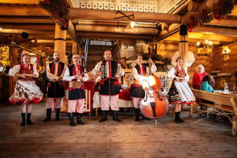evening-folk-show-singing-dancing-and-delicious-food-2