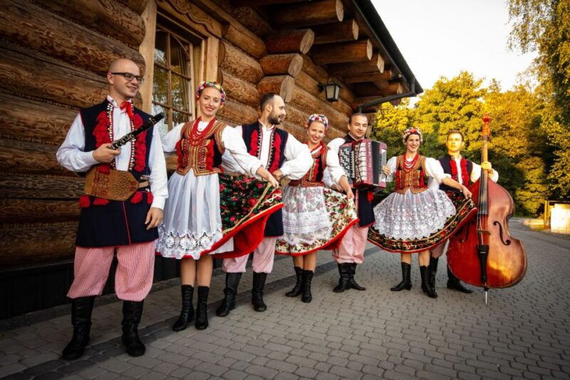 evening-folk-show-singing-dancing-and-delicious-food-2