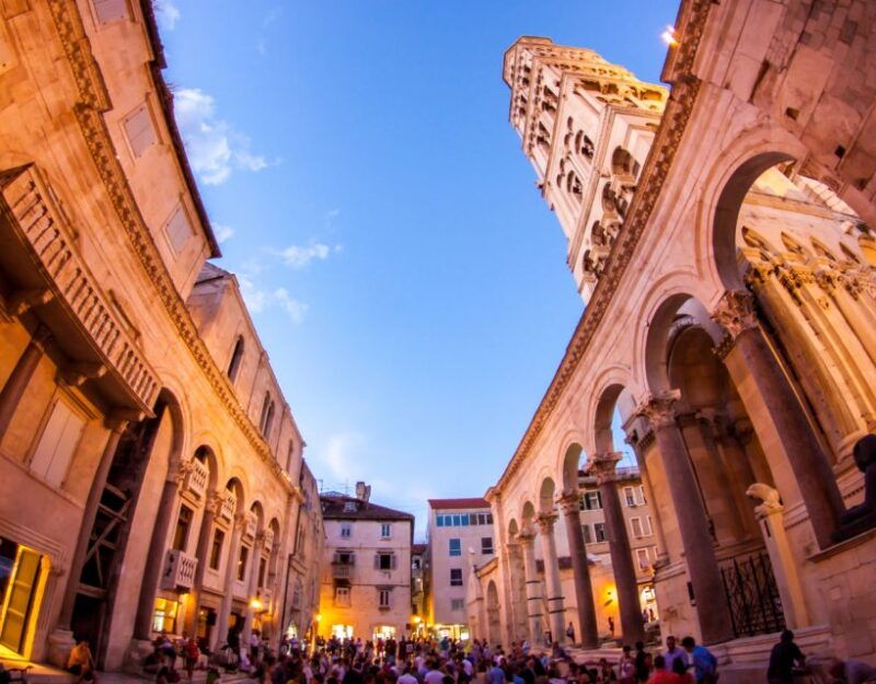 evening-group-walking-tour-split-old-city-diocletians-pal