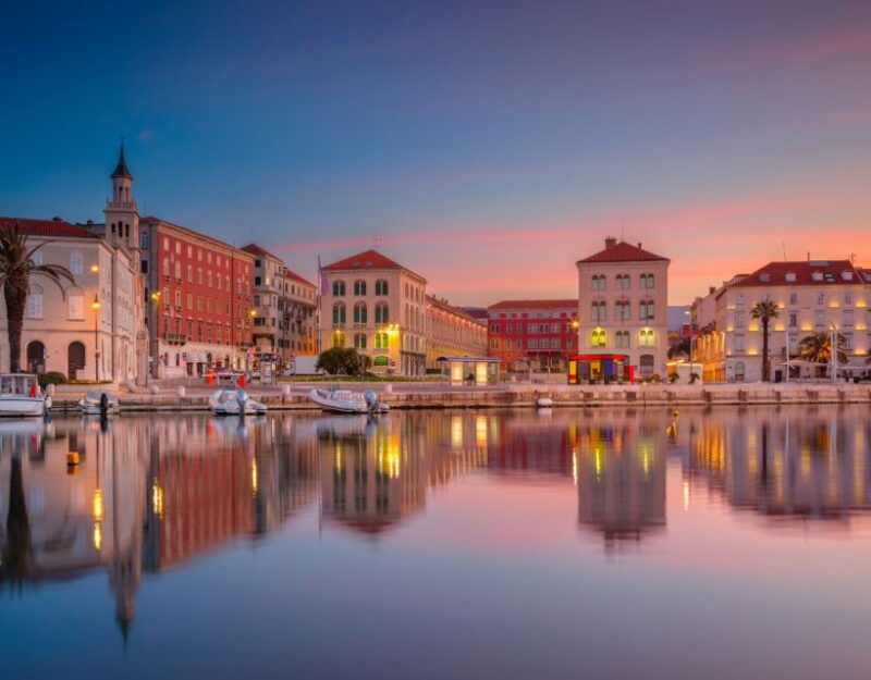 evening-group-walking-tour-split-old-city-diocletians-pal