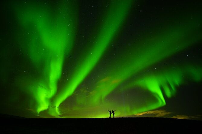evening-lava-tunnel-tour-and-northern-lights-2