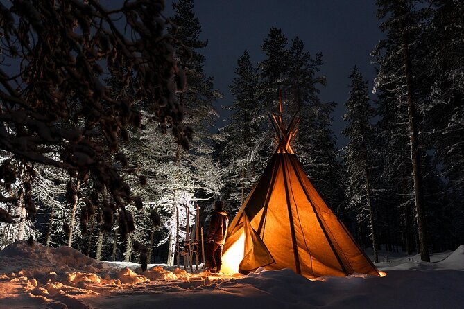 evening-ski-trek-to-the-wilderness-extra-small-group-2