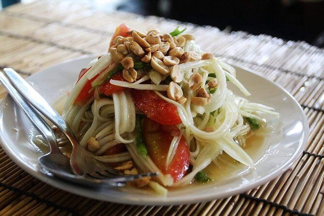 Evening Thai Dinner and Huangpu River Cruise in Shanghai - Discovering the Itinerary