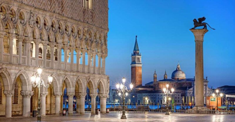 evening-walking-tour-with-optional-motorboat-ride