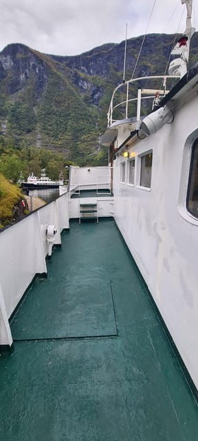 eveningcruise-arctic-bliss-tour-with-sami-dinner-and-joiking