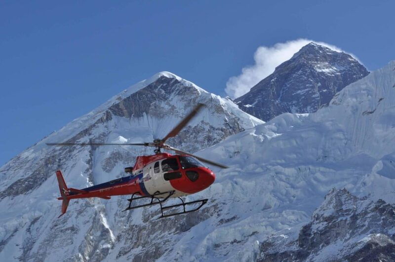 everest-helicopter-trek-fly-to-everest-from-namche