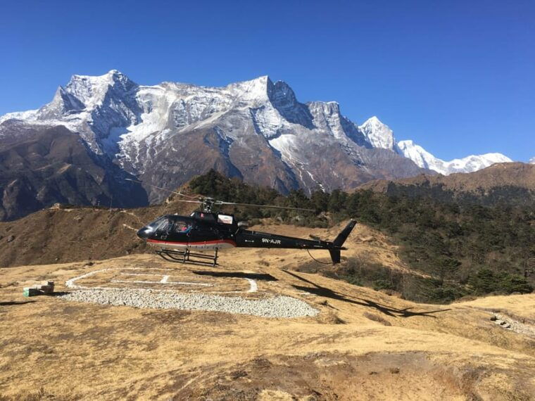 everest-helicopter-trek-fly-to-everest-from-namche