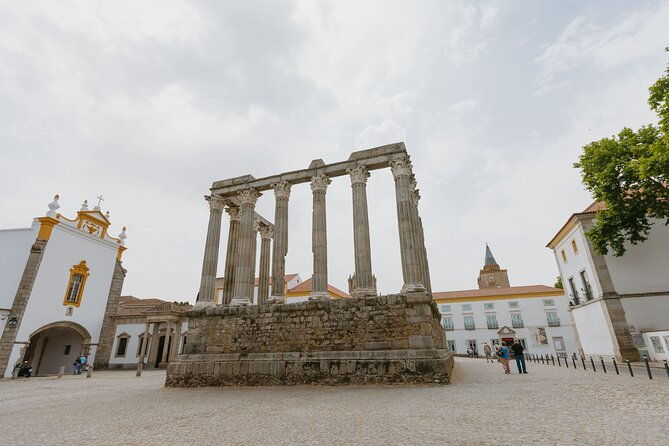 evora-medieval-village-monsaraz-wine-tasting