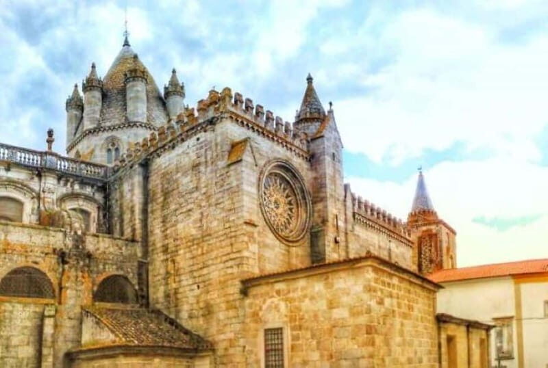 Évoras UNESCO Sites and the Enchanted Village of Monsaraz - An Introduction to the Tour Experience