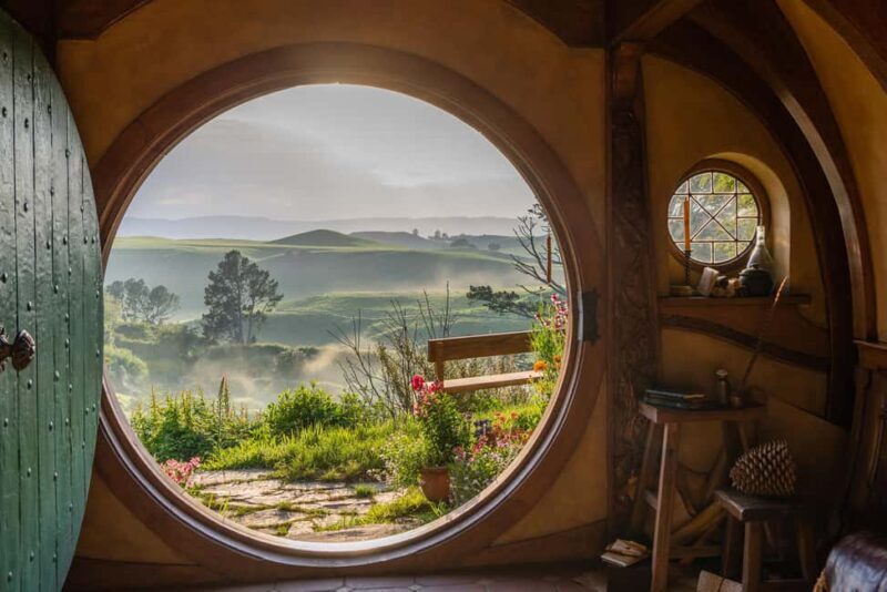 Ex Auckland: Hobbiton & Rotorua Mori Village w Hangi Lunch - Starting with Convenience: Pickup and Transportation