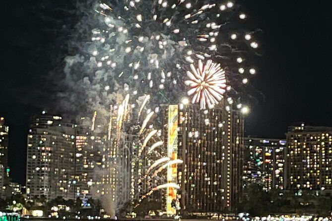 exciting-sunset-fireworks-cruise-in-waikiki-friday-nights