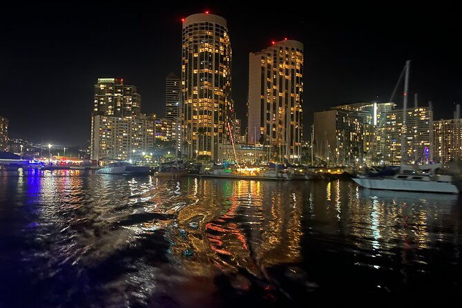 exciting-sunset-fireworks-cruise-in-waikiki-friday-nights