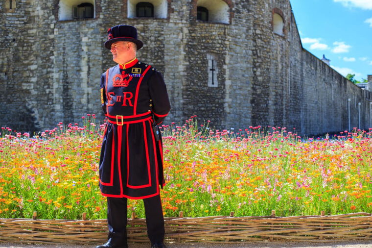 exclusive-beefeater-meet-greet-at-the-tower-of-london-2