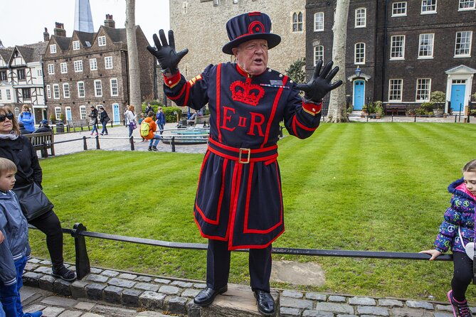 exclusive-beefeater-meet-greet-at-the-tower-of-london