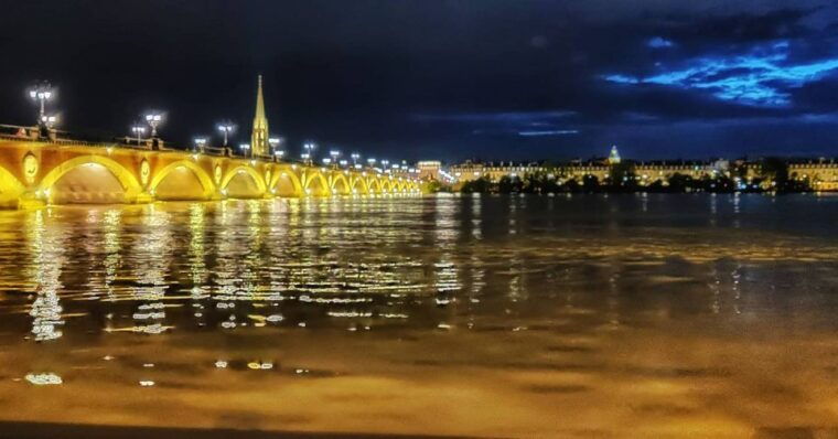exclusive-bordeaux-nighttime-highlights-walking-tour