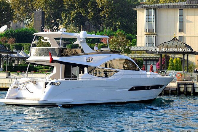 exclusive-bosphorus-cruise-luxury-yacht-experience-in-istanbul