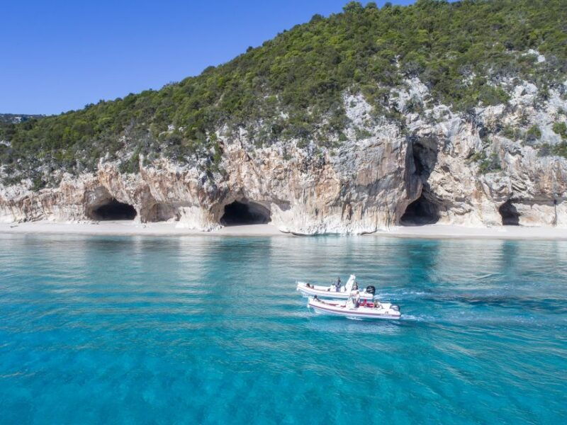 exclusive-dinghy-with-skipper