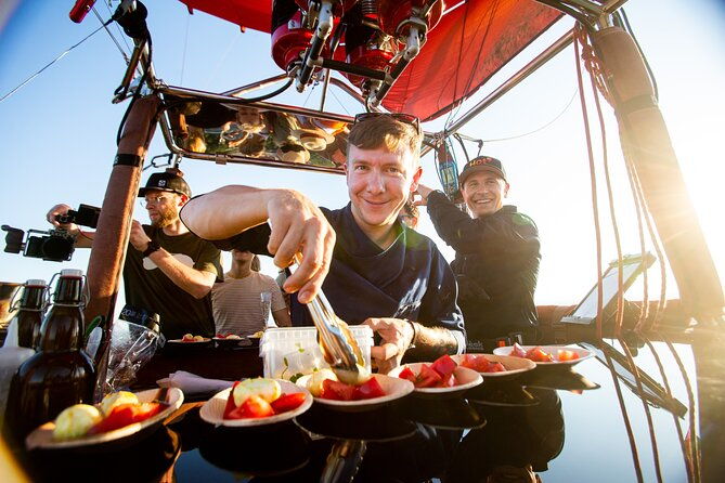 exclusive-dinner-in-a-hot-air-balloon
