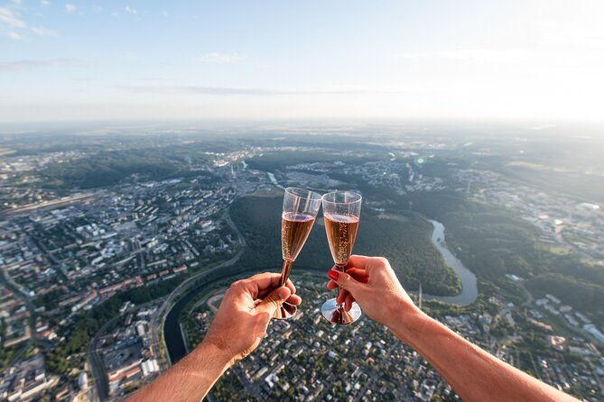 exclusive-dinner-in-a-hot-air-balloon