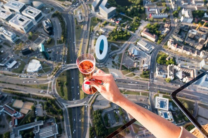 exclusive-dinner-in-a-hot-air-balloon