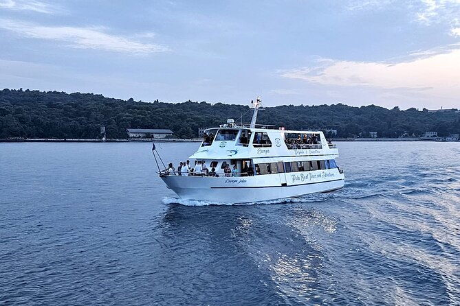 exclusive-dolphin-sunset-cruise-with-dinner-drinks-from-pula