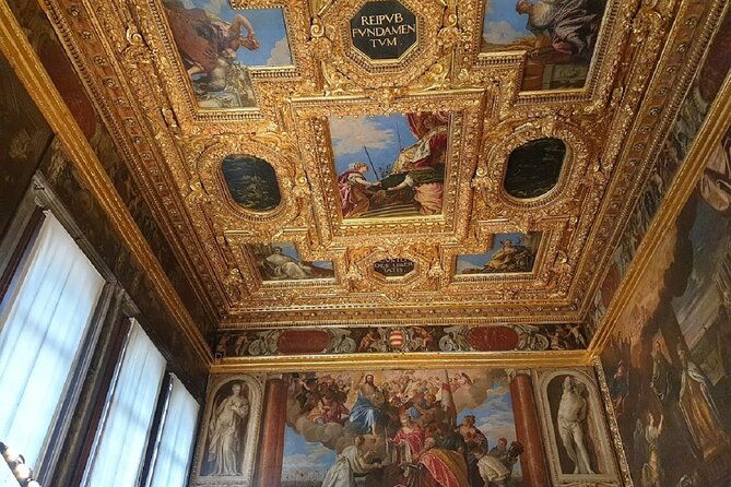 exclusive-entrance-doge-palace-st-marks-basilica-terrace-tour-2