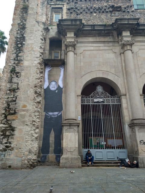 exclusive-gallery-walk-in-barcelonas-art-district-2