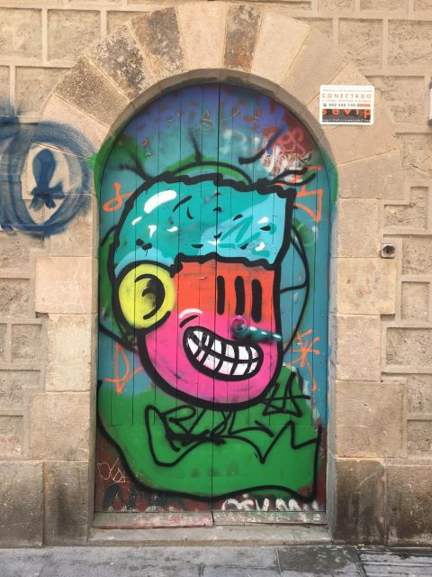 exclusive-gallery-walk-in-barcelonas-art-district-2