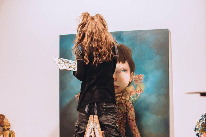 exclusive-gallery-walk-in-barcelonas-art-district