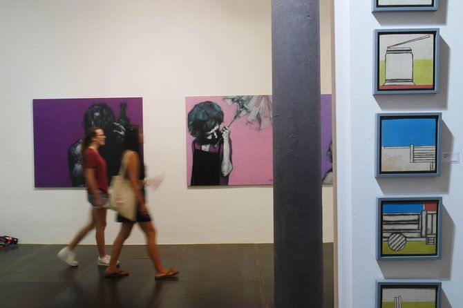 exclusive-gallery-walk-in-barcelonas-art-district