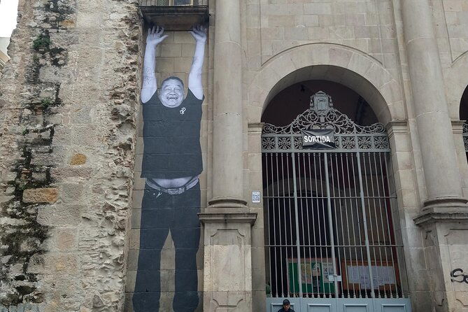 exclusive-gallery-walk-in-barcelonas-art-district