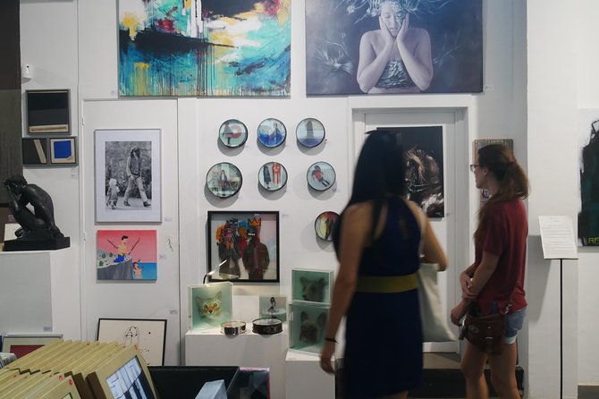 exclusive-gallery-walk-in-barcelonas-art-district