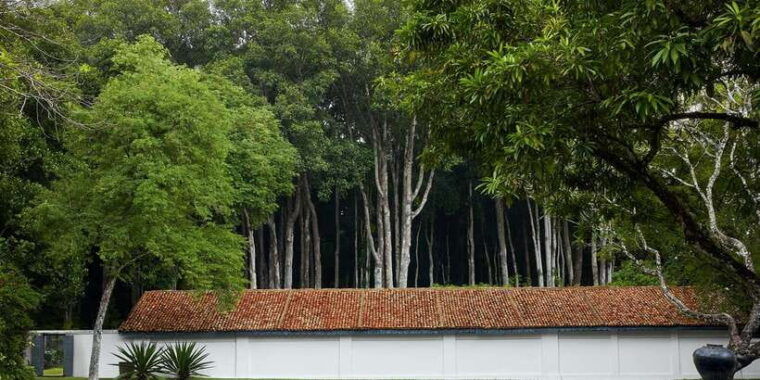 exclusive-geoffrey-bawa-country-estate-tour