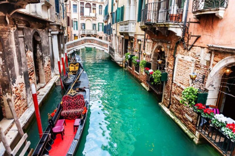 exclusive-gondola-ride-with-guided-old-town-tour