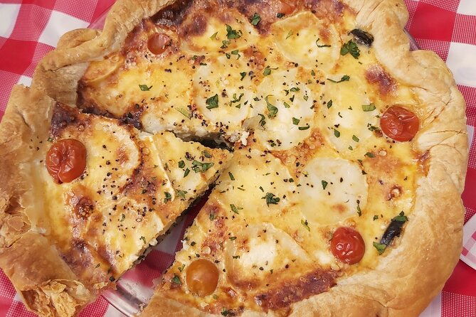 exclusive-gourmet-picnic-experience-at-the-eiffel-tower